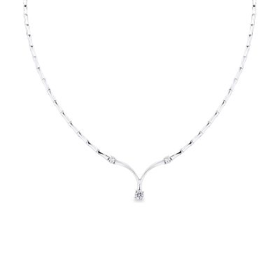 Semirigid V-shaped necklace with diamonds 