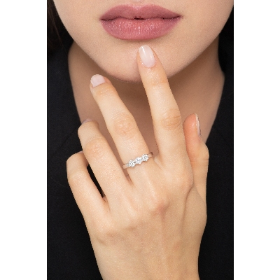 Anello modello Trilogy in Oro bianco 18k con Diamanti ct. 0,75