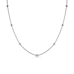 Necklace in 18k white gold with 7 black diamonds