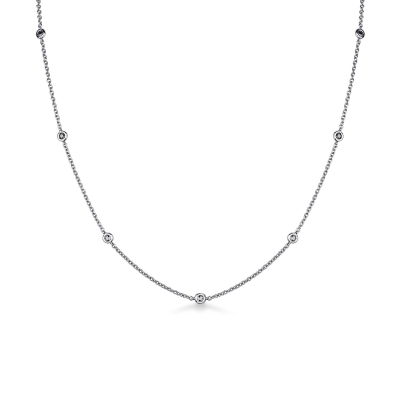 Necklace in 18k white gold with 7 black diamonds