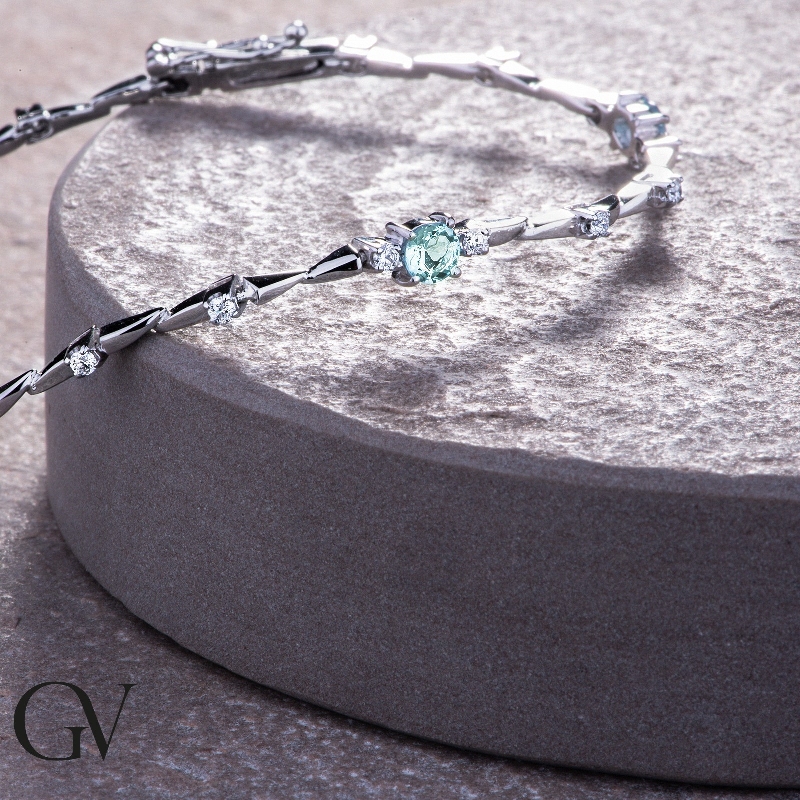 Alternate bracelet with Aquamarine and diamonds