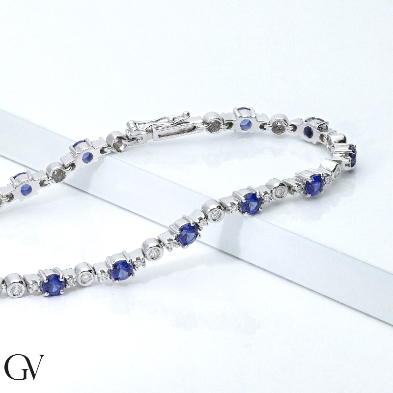 Alternate bracelet with sapphires and diamonds