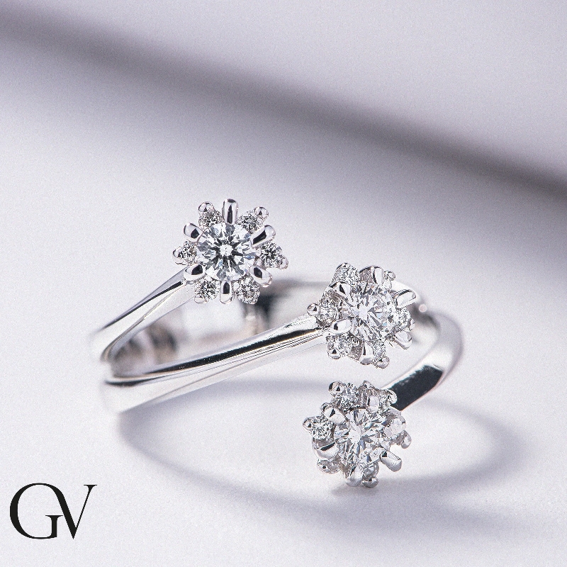 Anello illusion trilogy in oro bianco 18k con diamanti