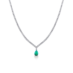 Gradueted diamond tennis necklace in 18k white gold with emerald pendant
