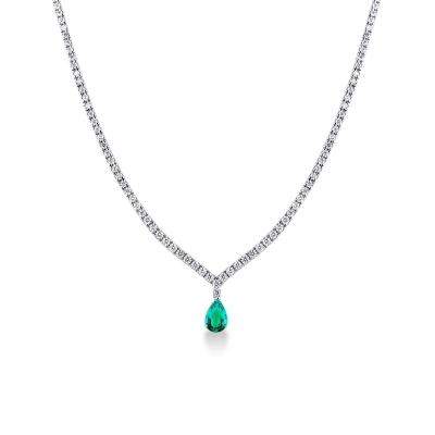 Gradueted diamond tennis necklace in 18k white gold with emerald pendant