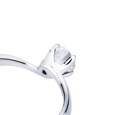 White gold 18k Valentino 4 claw solitaire 0,30 ct