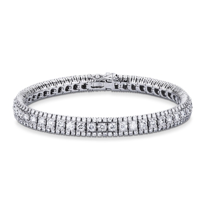 18k white gold tennis bracelet with diamonds about 7 mm wide