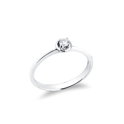 4 claw solitaire ring with a 0,10 ct diamond and regular shank