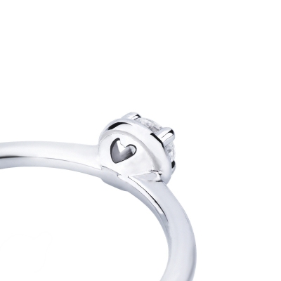 18k white gold solitaire ring with central diamond 0.15 ct