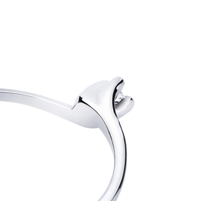 Solitaire ring linear pattern model with a 0,04ct diamond in white gold 18k 