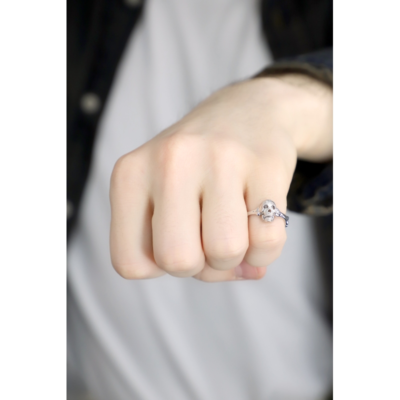 Anello teschio mobile in oro bianco 18k con diamanti