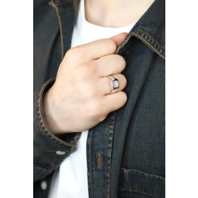 Anello solitario in oro bianco 18k con diamante