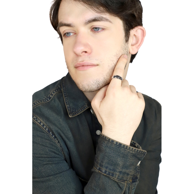 Veretta uomo con 7 diamanti neri in oro bianco