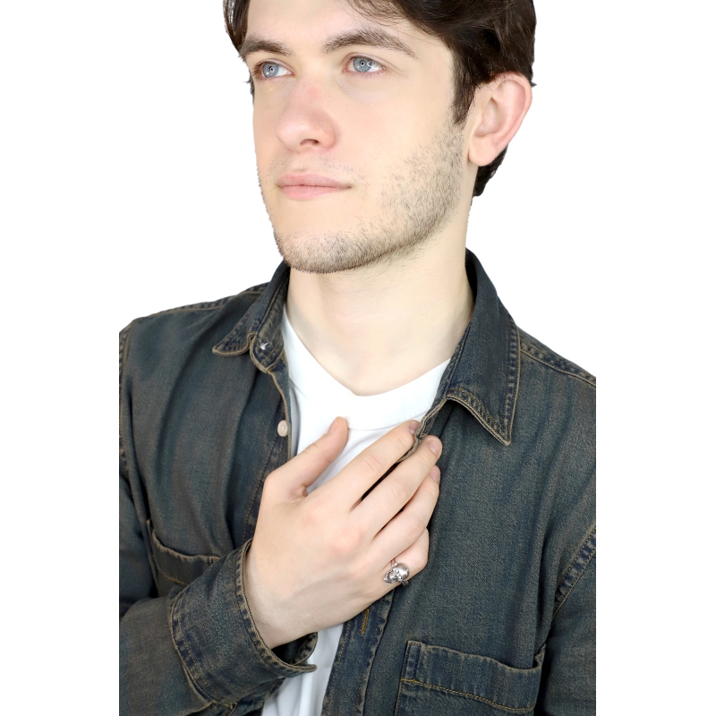 Anello design in oro bianco 18k con teschio e diamanti