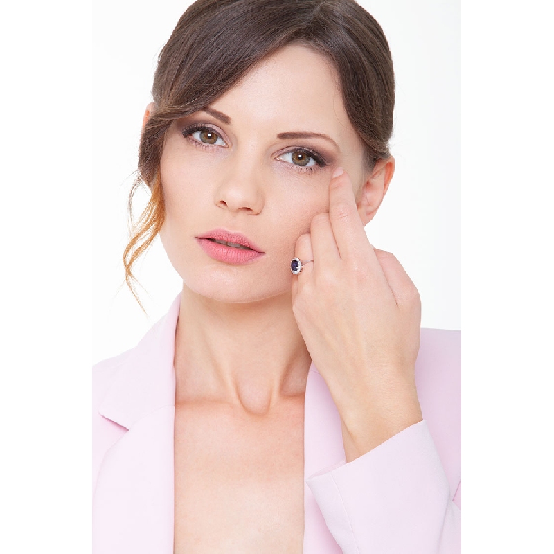 Anello a contorno in oro bianco 18k con Zaffiro Blu centrale e diamanti