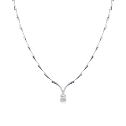 Semirigid necklace with solitaire diamond