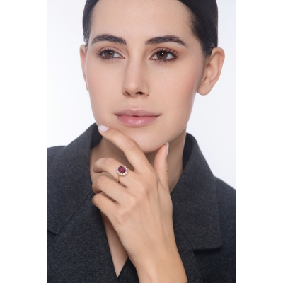 Anello contorno in oro giallo 18k con rubino e diamanti