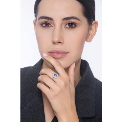 Anello doppio contorno in oro bianco 18k con tanzanite e diamanti