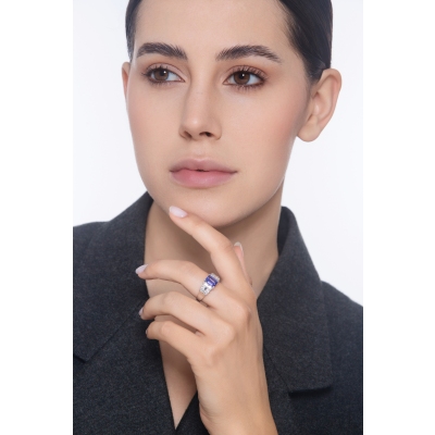 Anello in oro bianco 18k con tanzanite rettangolare e diamanti