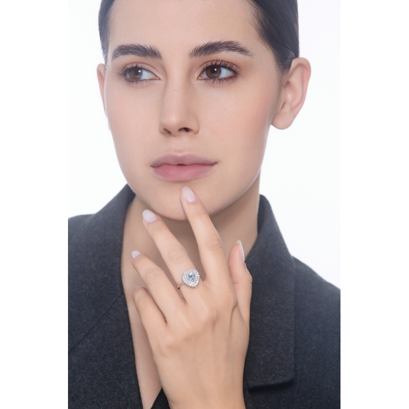 Anello in oro bianco 750 con acquamarina cuore e diamanti