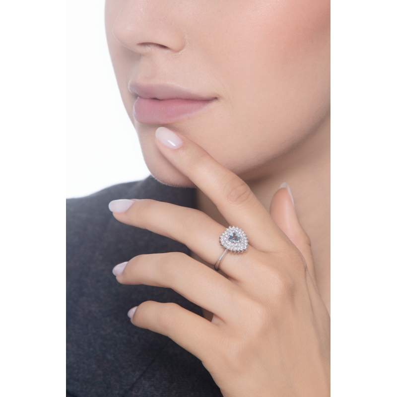 Anello in oro bianco 750 con acquamarina cuore e diamanti
