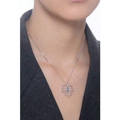 Collana con cuore acquamarina centrale e diamanti in oro bianco
