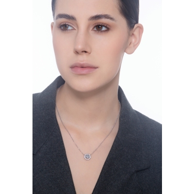 Collana in oro bianco 750 con acquamarina ovale e diamanti