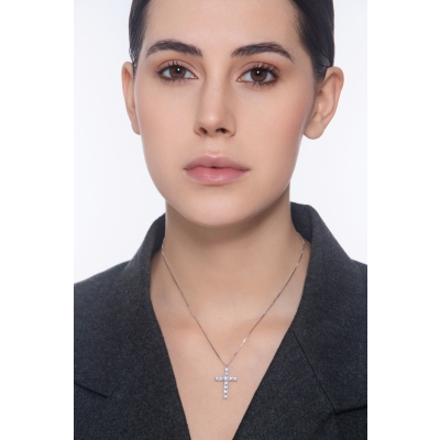 18k white gold chain with cross pendant with diamonds