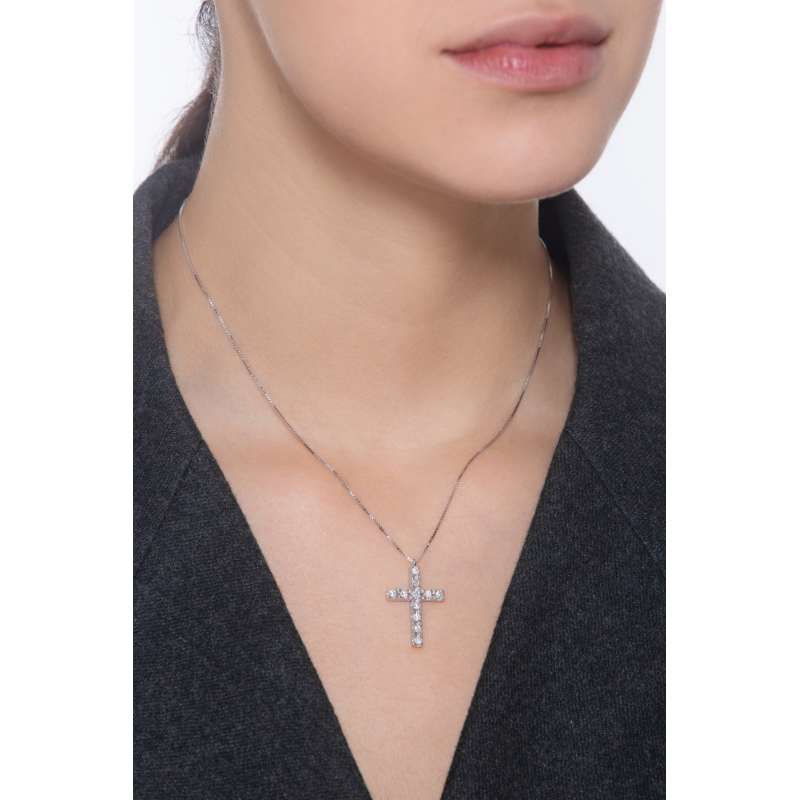 18k white gold chain with cross pendant with diamonds