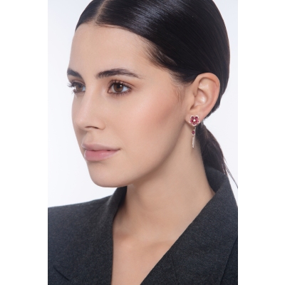 Orecchini design pendenti in oro rosa 18k con fiore in rubini e diamanti