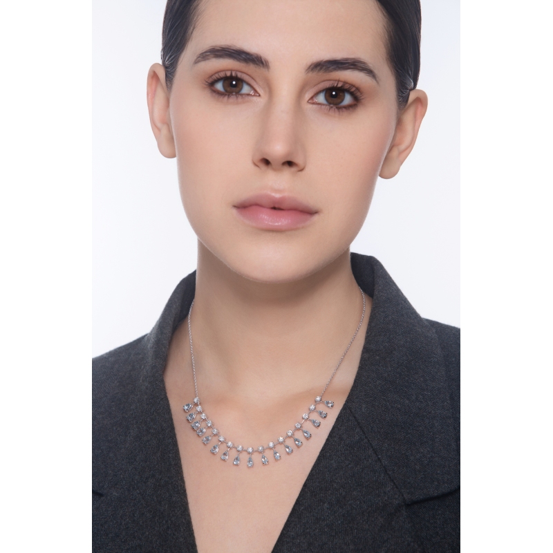 Collana design in oro bianco 750 con acquamarina goccia e diamanti