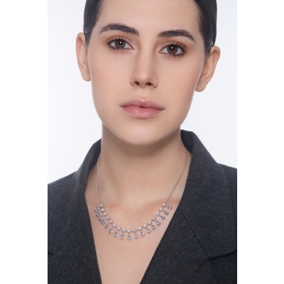 Collana design in oro bianco 750 con acquamarina goccia e diamanti