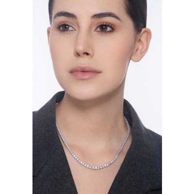 Collana tennis griffe filo a scalare in oro bianco 18k con diamanti