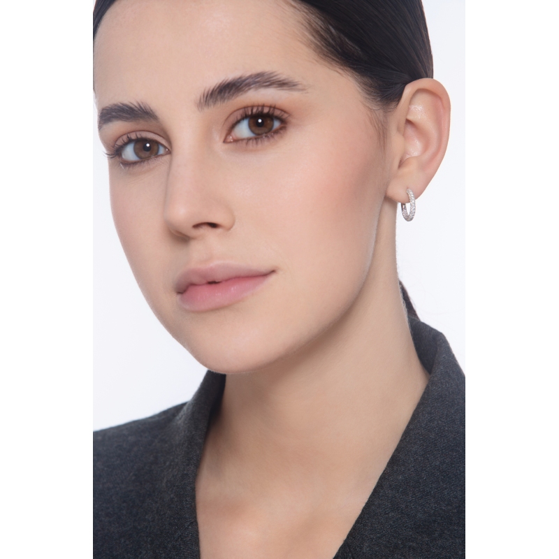 Orecchini cerchio con diamanti in oro bianco 750