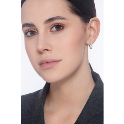 Orecchini cerchio con diamanti in oro bianco 750