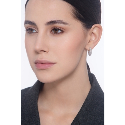 Orecchini cerchio in oro bianco 18k con diamanti