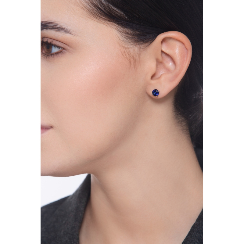 18k white gold stud earrings with blue sapphires