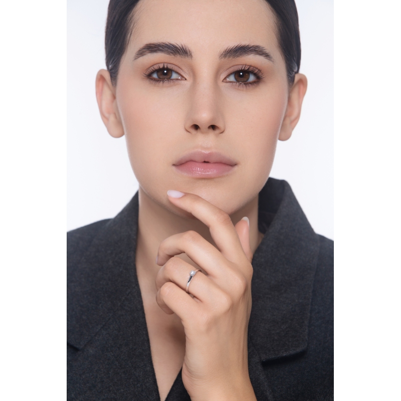 Anello solitario in oro bianco 750 con diamante 0.20 ct