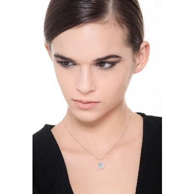 Collana in oro bianco 18k con pendente in acquamarina a goccia e diamanti