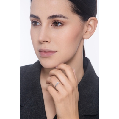 Anello solitario con diamante 0.30 ct in oro bianco 18k