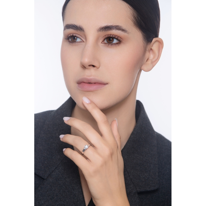 Anello solitario in oro bianco 18k con diamante da 0.70 ct