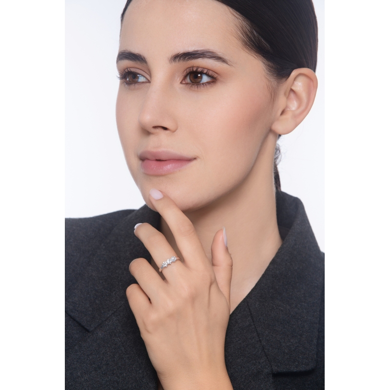 Anello modello Trilogy in Oro bianco 18k con Diamanti ct. 0,60