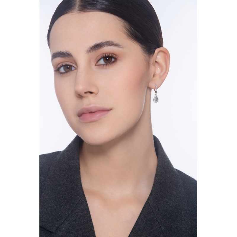Orecchini pendenti in oro bianco 18k con diamanti e acquamarina