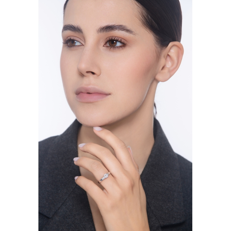 Anello solitario in oro bianco 750 con diamante 0.50 ct