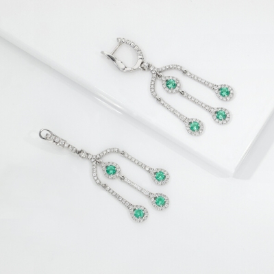 ORECCHINI CON PENDENTI BRILLANTI E SMERALDI