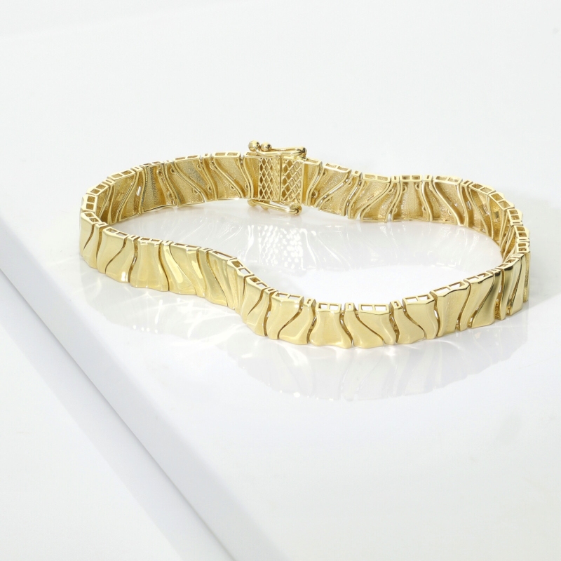 Bracciale in oro giallo 18k ondulato a specchio lucido