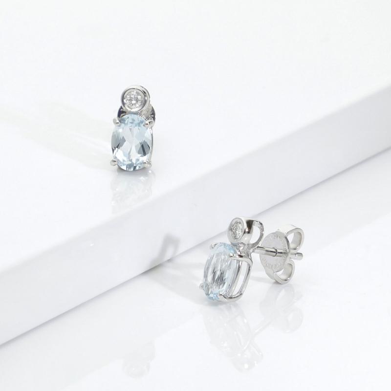 Orecchini a lobo con acquamarine e diamanti in oro bianco 18k