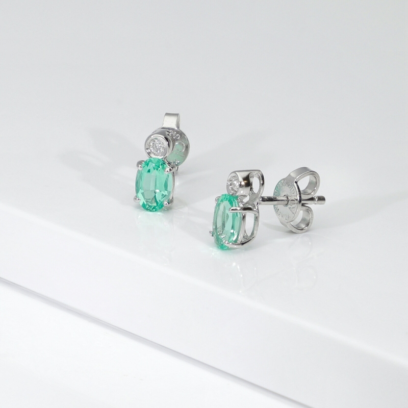 ORECCHINI CON SMERALDO OVALE MM6X4 E CASTONE CON BRILLANTE(PA2CO-1)