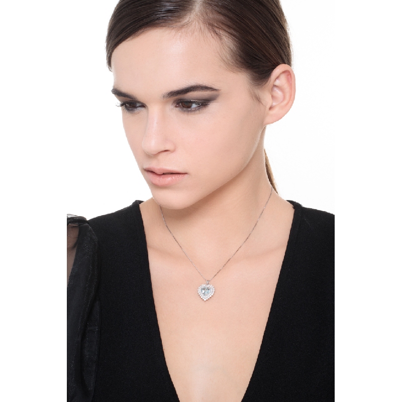 Collana in oro bianco 18k con acquamarina a cuore e doppio contorno di diamanti