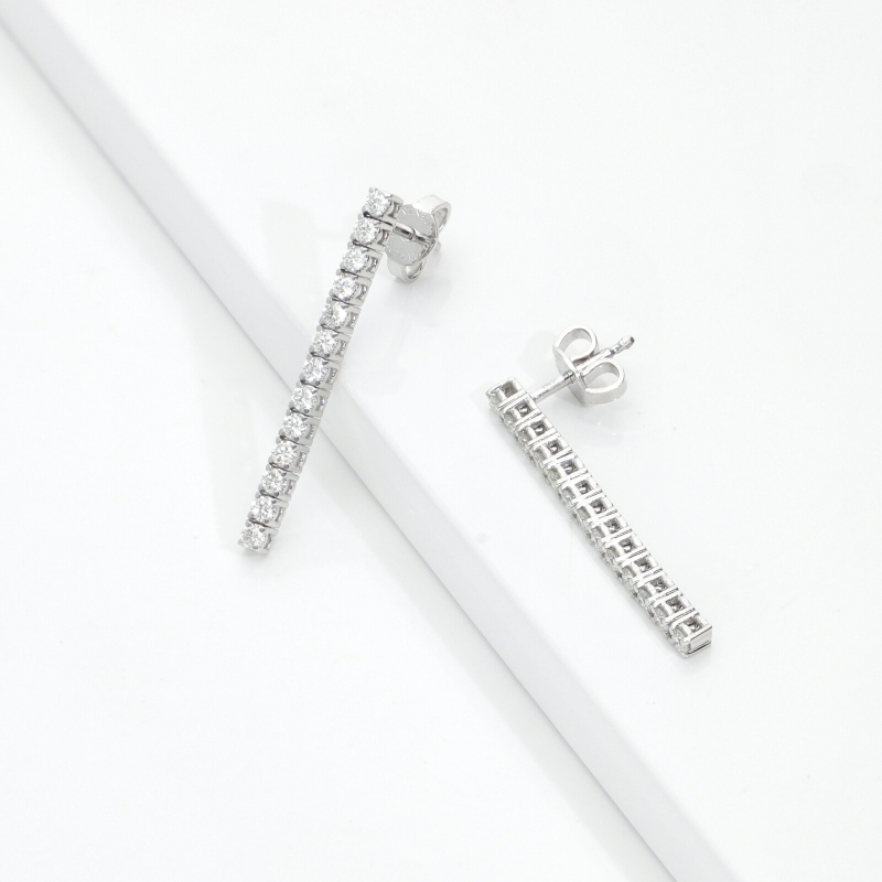 Orecchini tennis con diamanti in oro bianco 18k